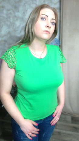 Bluzka z gipiurą i cekinami, zielona